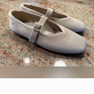 Vivaia - Beige Ribbed Mary Jane Flats